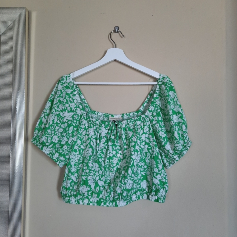 Universal Thread Green White Floral Cotton Peasant Top Spring Summer Cottage